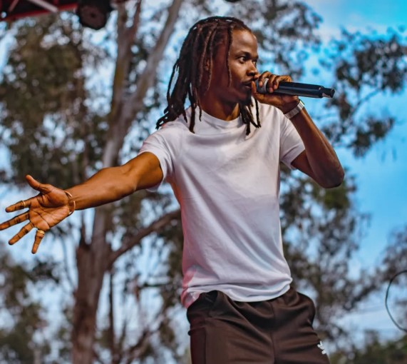 HipHop artist Juliani during a stage performance. PHOTO/https://www.instagram.com/julianikenya/